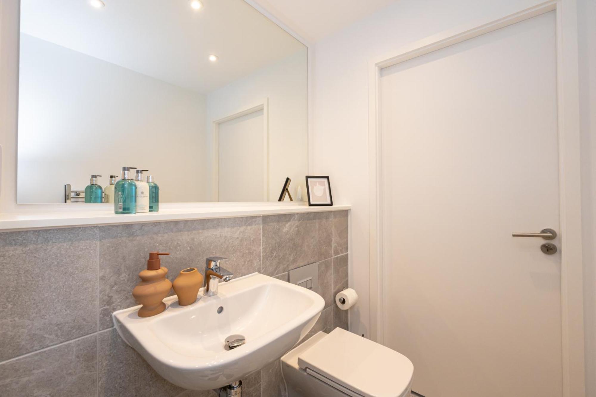 شقة Pet Friendly 2Br Near Station By Asquare Letting مانشستر المظهر الخارجي الصورة